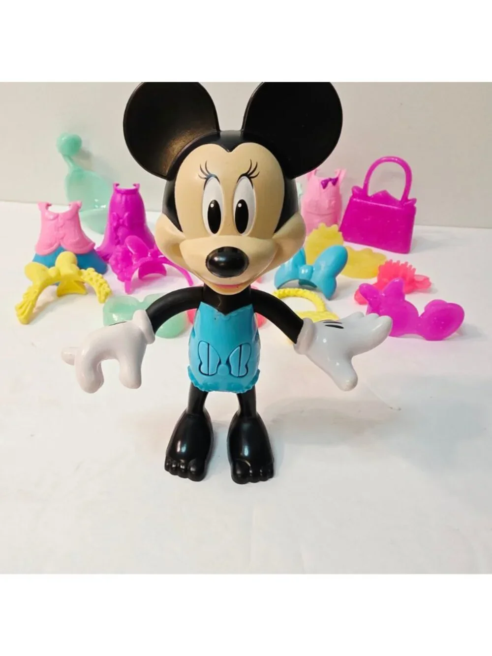 Disney Minnie Mouse Snap N Style Doll Figure Bowtique Outfits Dress Bows Shoes
